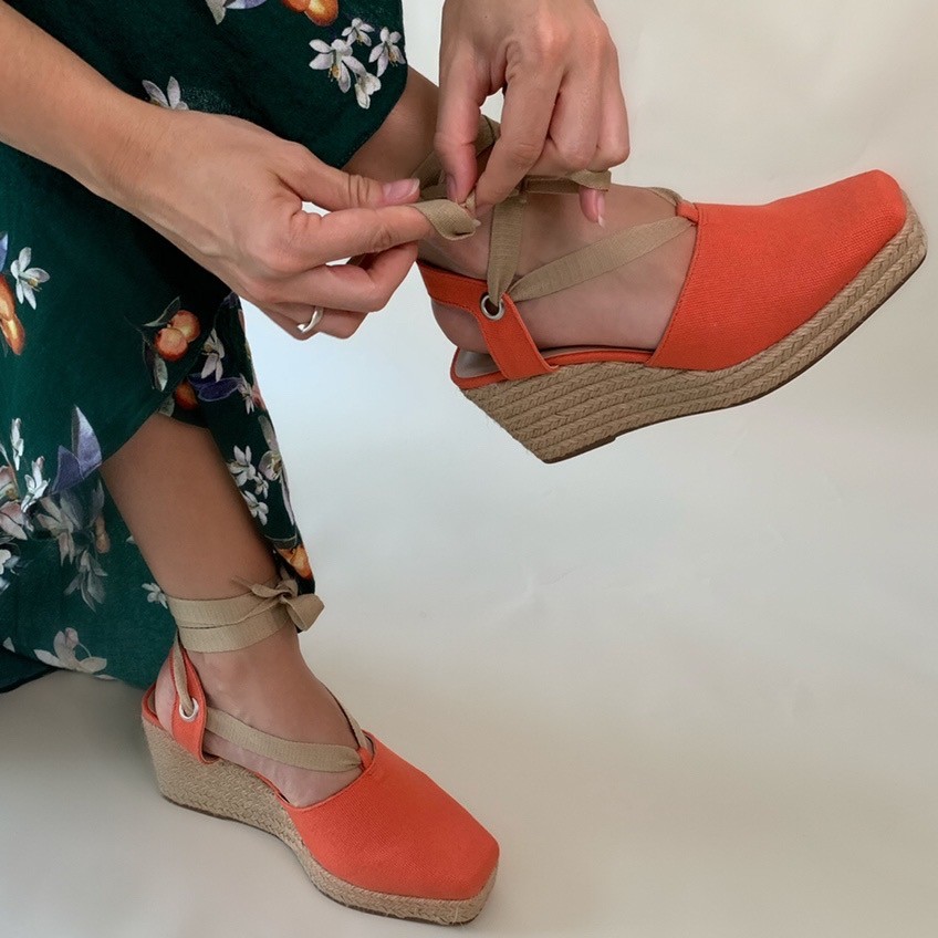 Sandália espadrille zabumba fechada acerola feminina