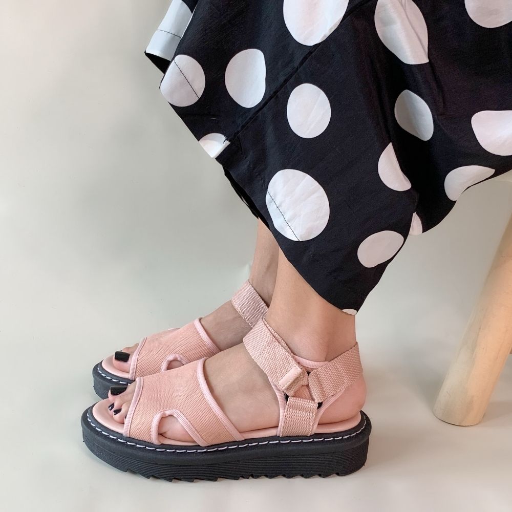 Sandália quiz com 1 tira e velcro rosa feminina