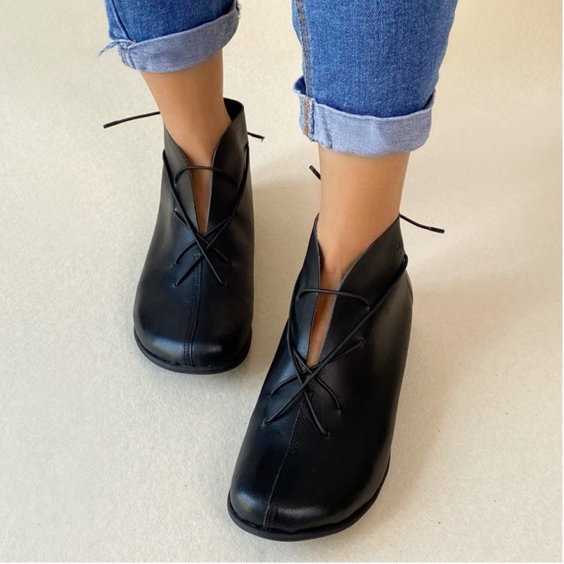 BOTA RASTEIRA AYE-AYE CANO BAIXO PRETA FEMININA