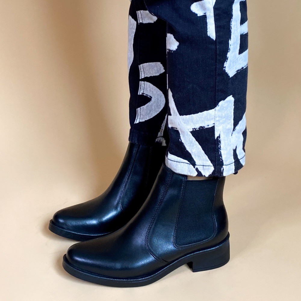 Bota via paula básica preta feminina :: Amil Calçados