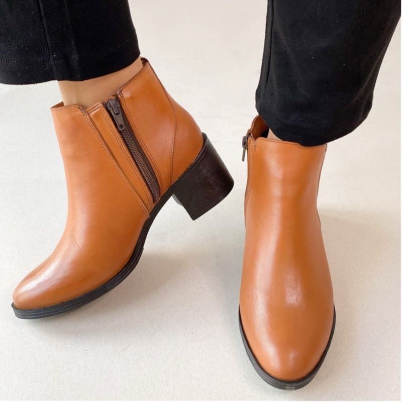Bota via paula básica caramelo feminina :: Amil Calçados