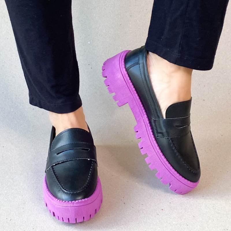 MOCASSIM TODA CONFORT TRATORADO PRETO COM ROXO FEMININO