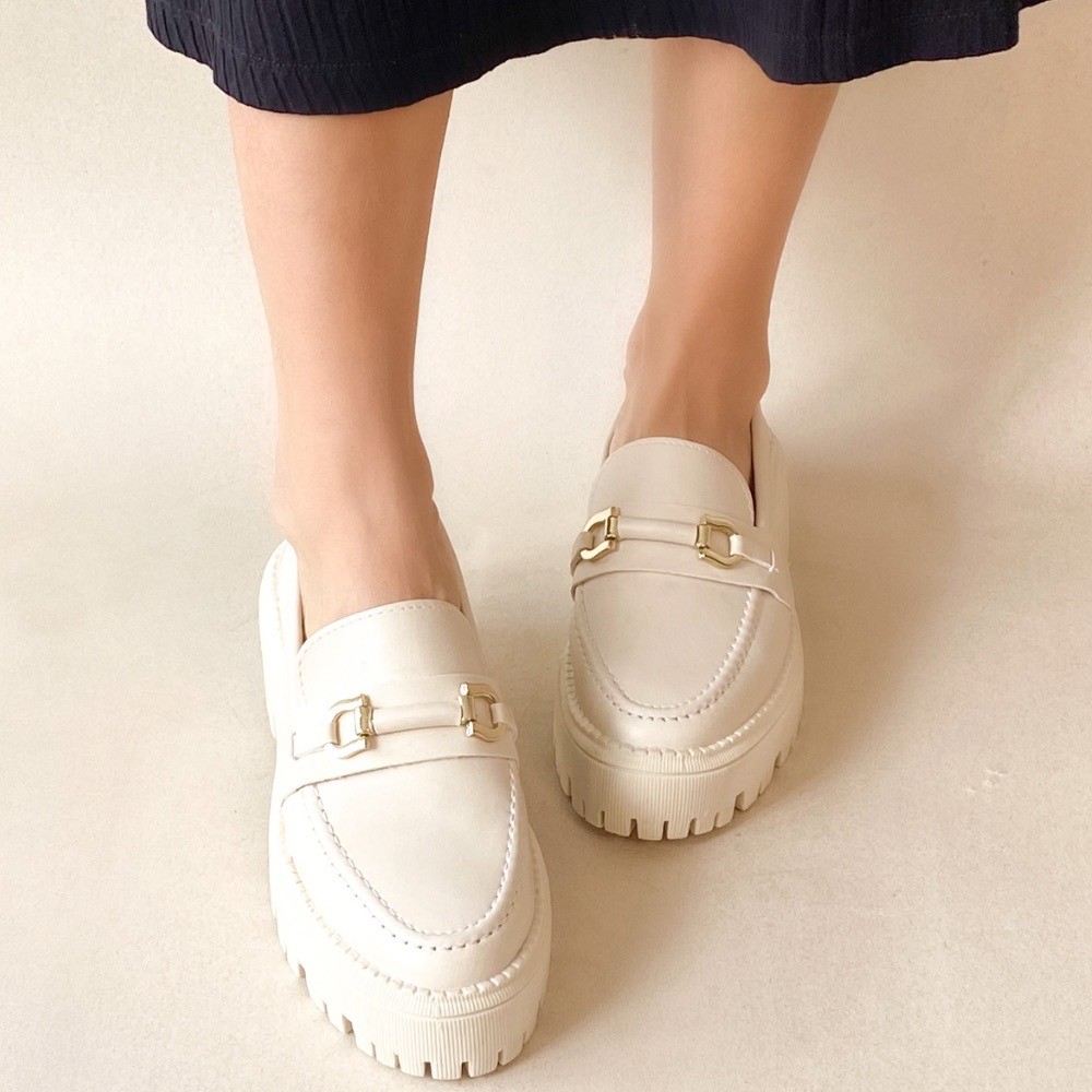 MOCASSIM TODA CONFORT TRATORADO FIVELA MARFIM FEMININO