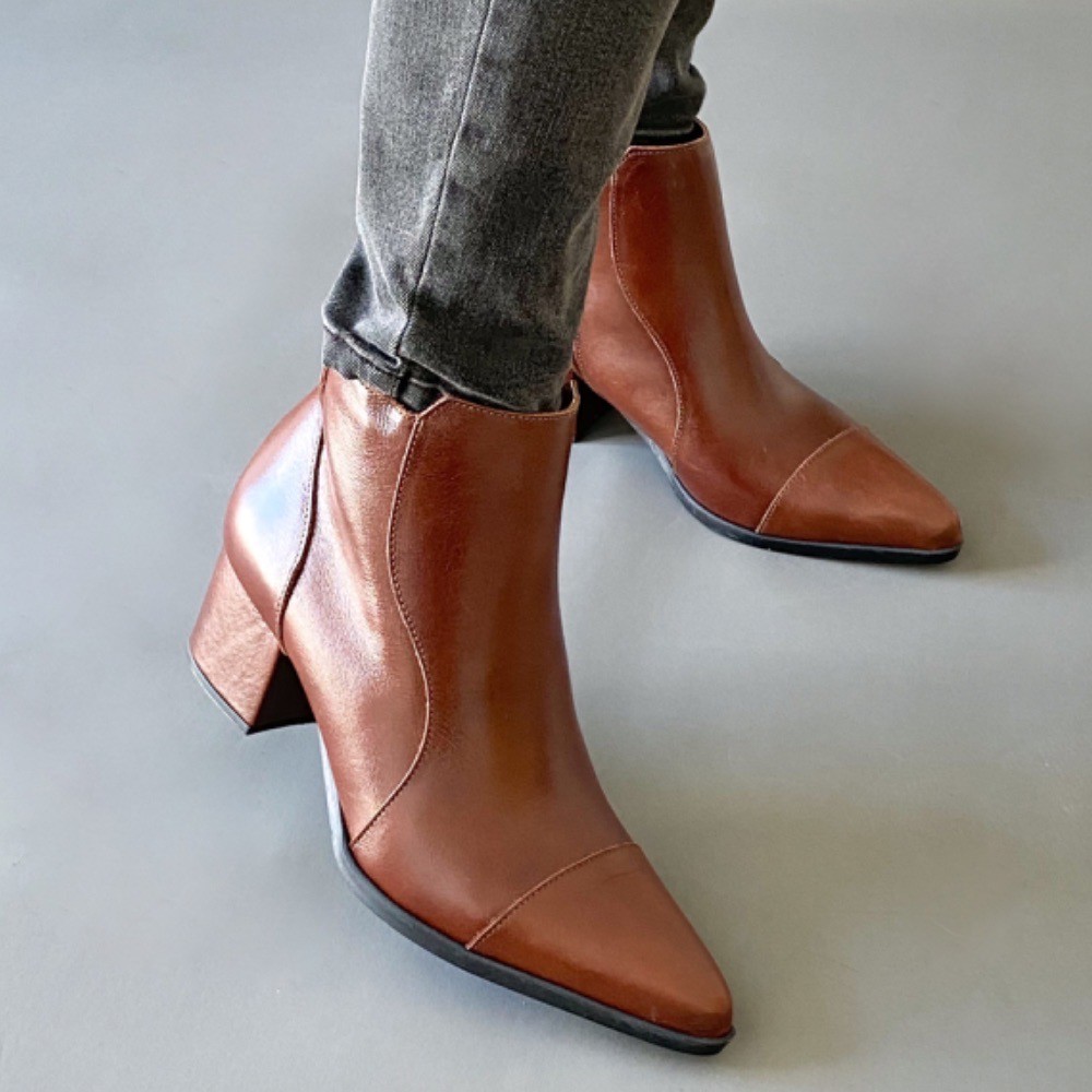 BOTA SANTA FLOR BASICA CONHAQUE FEMININA