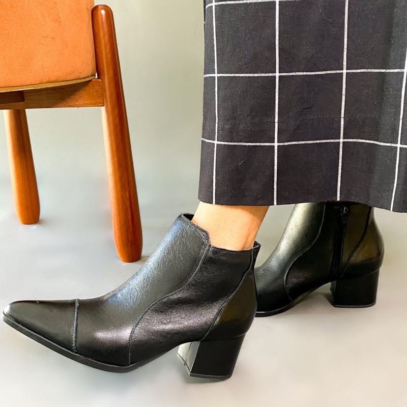 BOTA SANTA FLOR BÁSICA PRETA FEMININA