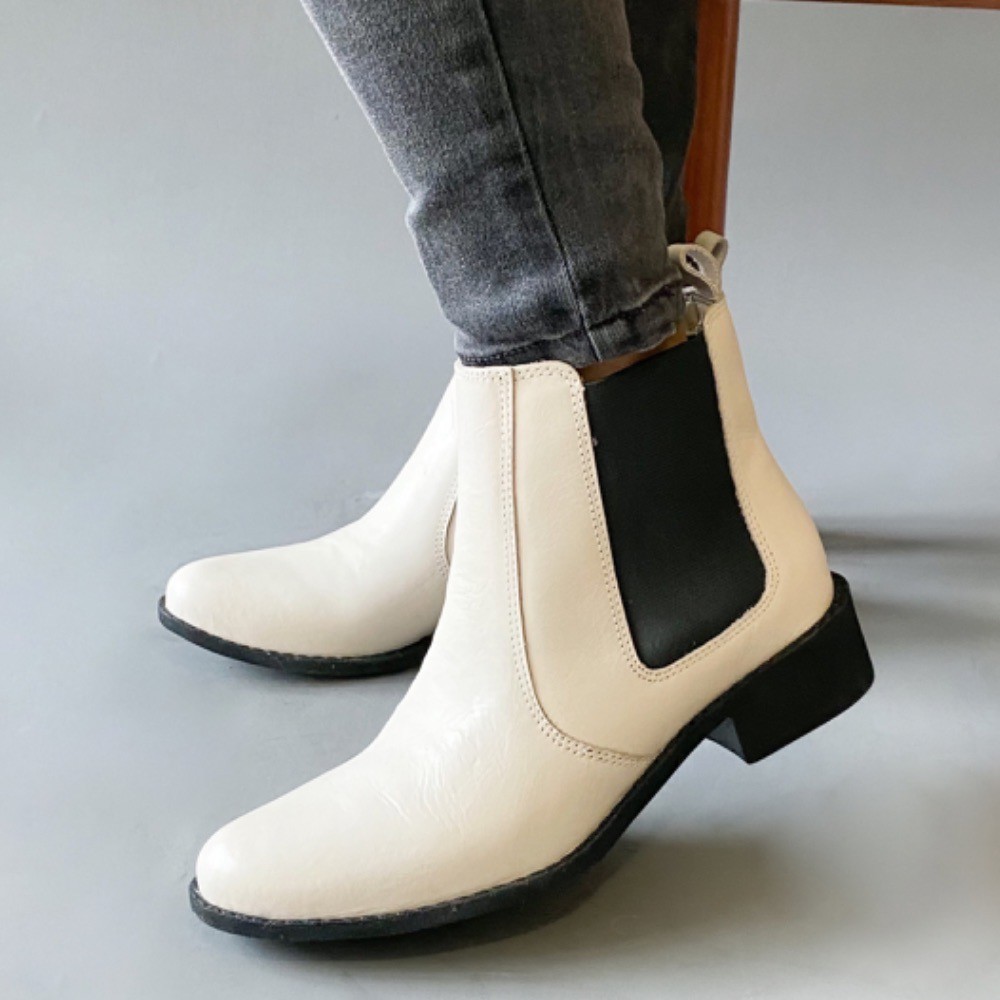 Bota rasteira via paula chelsea gelo feminina :: Amil Calçados