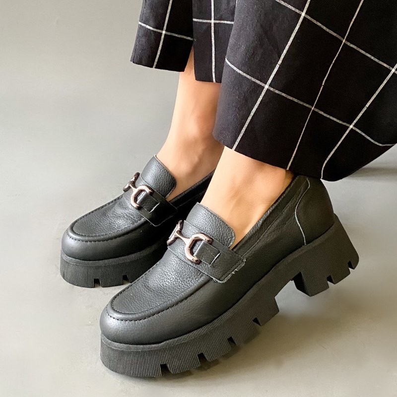SAPATO AYE-AYE TRATORADO COM FIVELA PRETO FEMININO