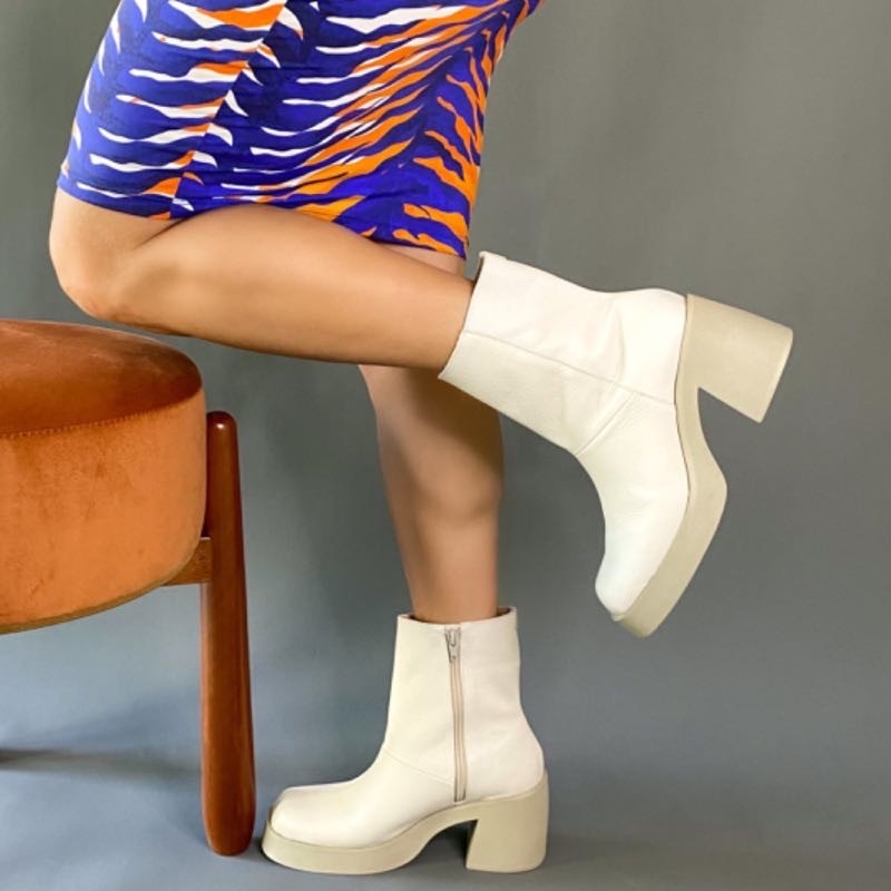 BOTA AYE-AYE QUADRADA GELO FEMININA