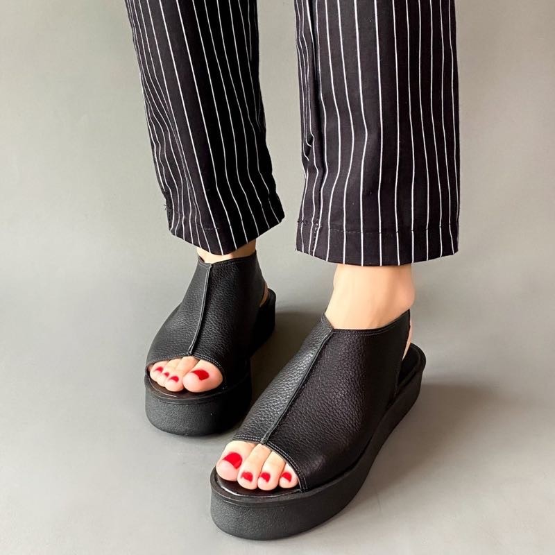 SANDALIA FLATFORM CIA GALLO FECHADONA ELÁSTICO PRETA FEMININA