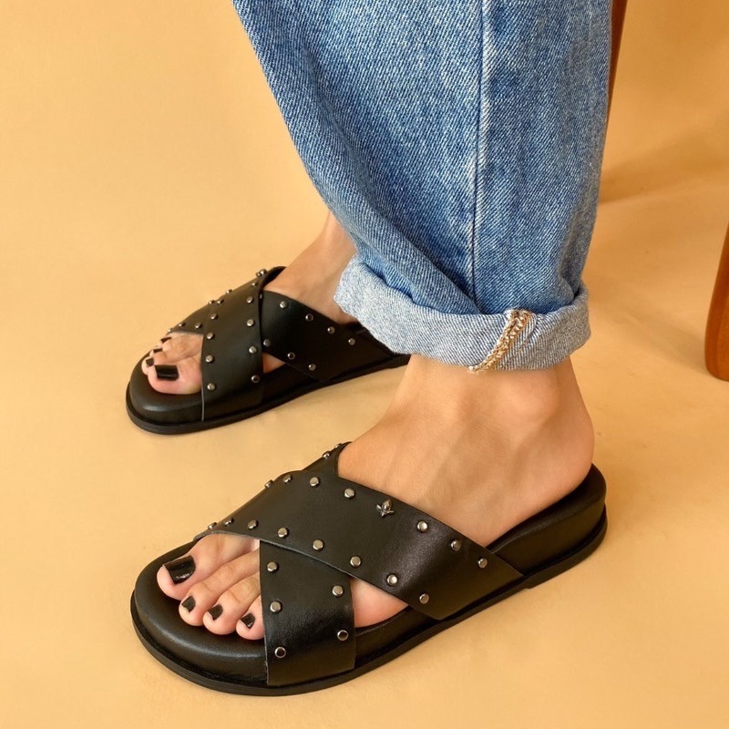 SANDÁLIA CRAVO E CANELA BIRKEN HOTFIX PRETA FEMININA