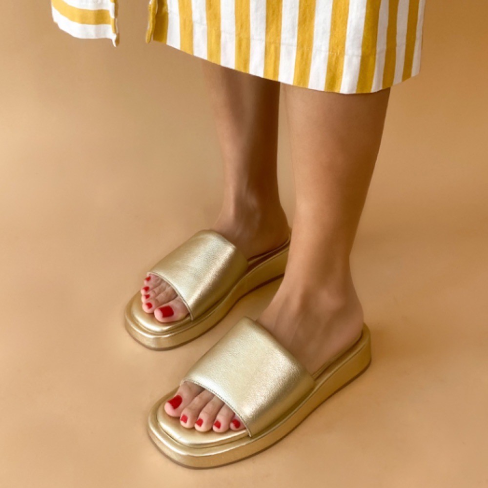 SANDÁLIA FLATFORM PRIMMA SCARPA COMFORT OURO FEMININA