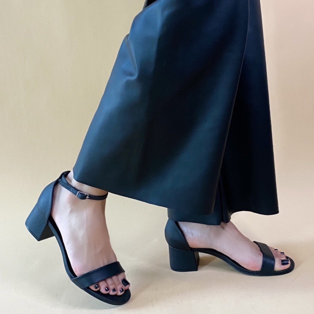 SANDÁLIA LIA LINE UMA TIRA PRETA FEMININA
