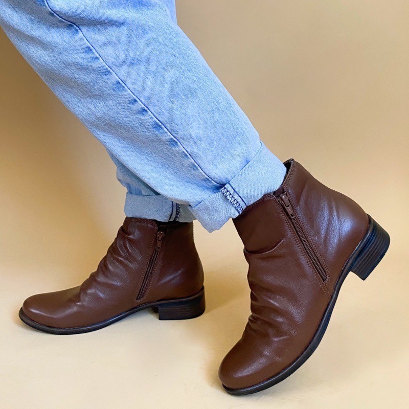 BOTA ORNATTO COMFORT CONHAQUE FEMININA
