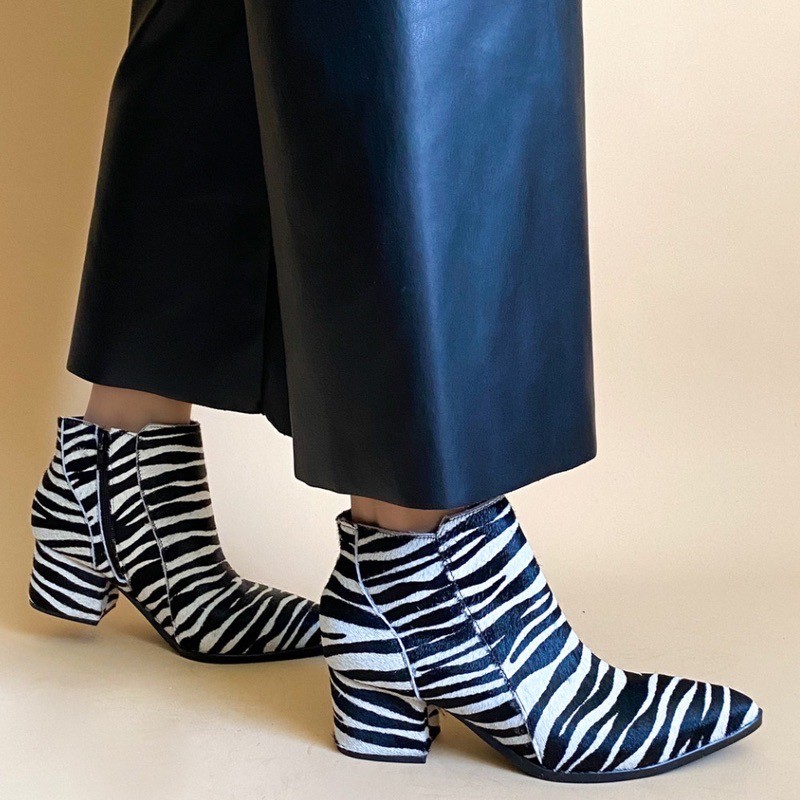 BOTA SANTA FLOR BÁSICA PELO ZEBRA FEMININA