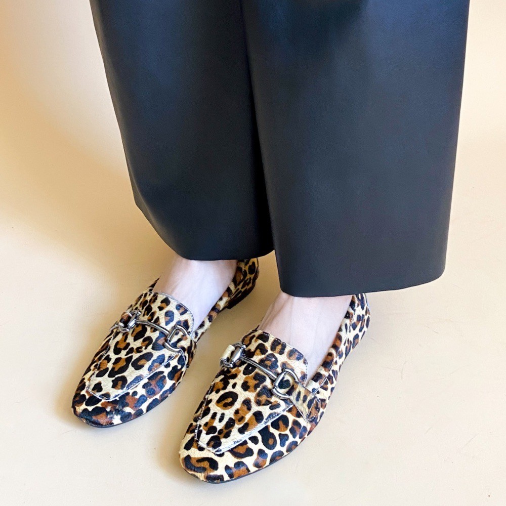 MOCASSIM SANTA FLOR LOAFER FIVELA PELO ONÇA FEMININO