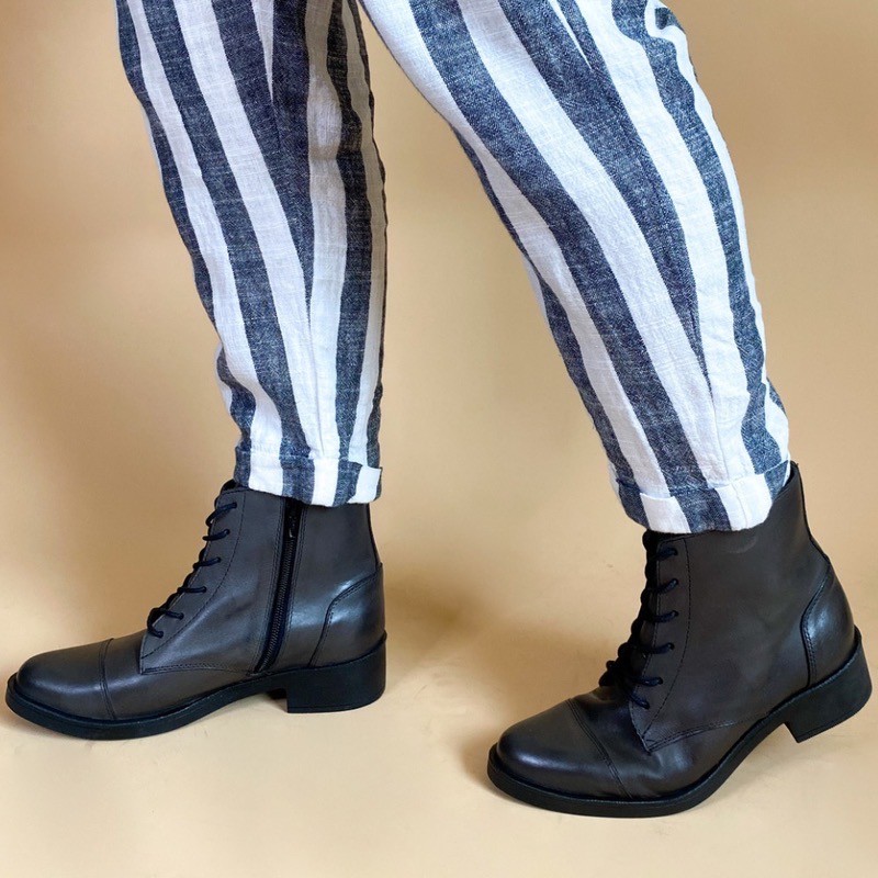 Bota via paula cordão chumbo feminina :: Amil Calçados