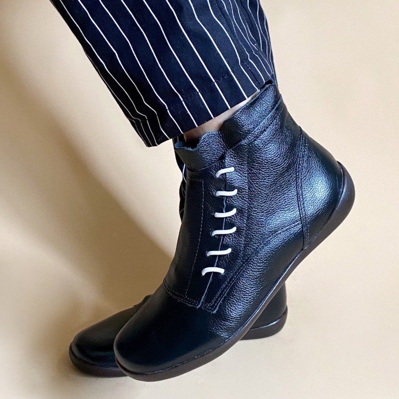 BOTA ZIMBAUÊ COMFORT PRETA FEMININA