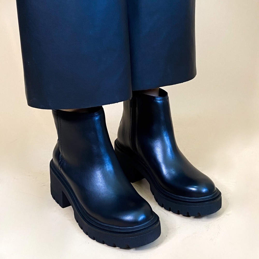 BOTA VIA PAULA TRATORADA PRETA FEMININA