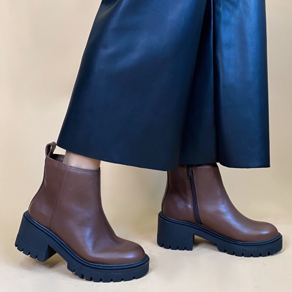 Bota via paula tratorada marrom feminina :: Amil Calçados