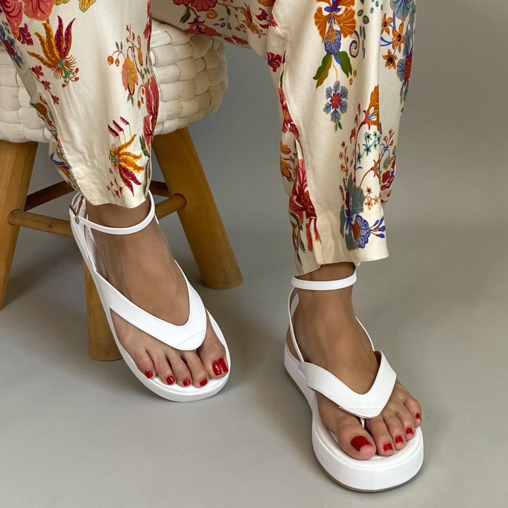 SANDÁLIA FLATFORM OFFLINE DEDO FIVELA BRANCA FEMININA