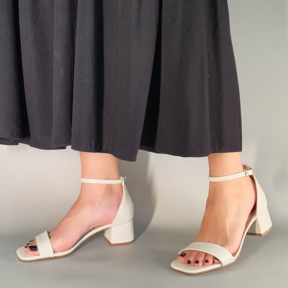 SANDÁLIA OFFLINE UMA TIRA OFF WHITE FEMININA