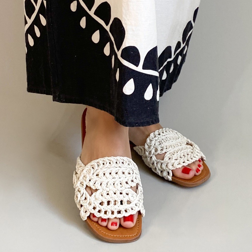 SANDÁLIA RASTEIRA VALENTINA MACRAMÊ OFF WHITE FEMININA