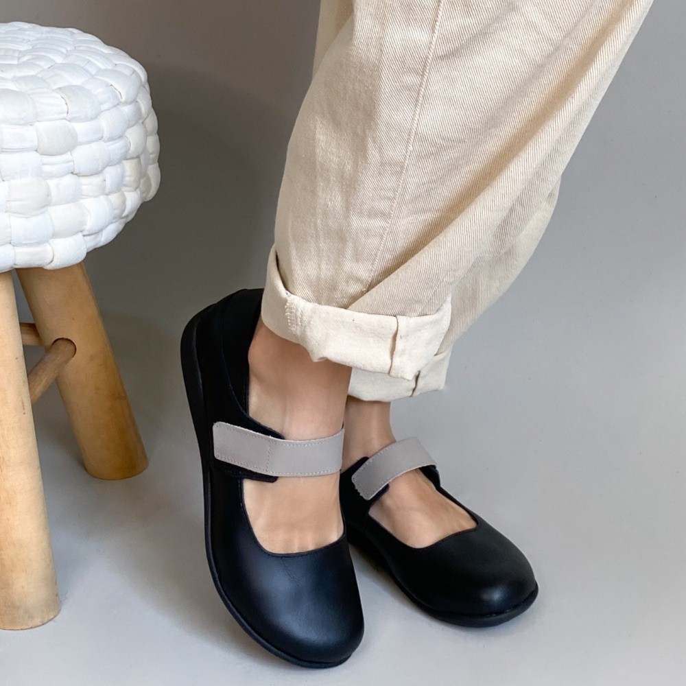 SAPATILHA AYE-AYE UMA TIRA VELCRO PRETA FEMININA