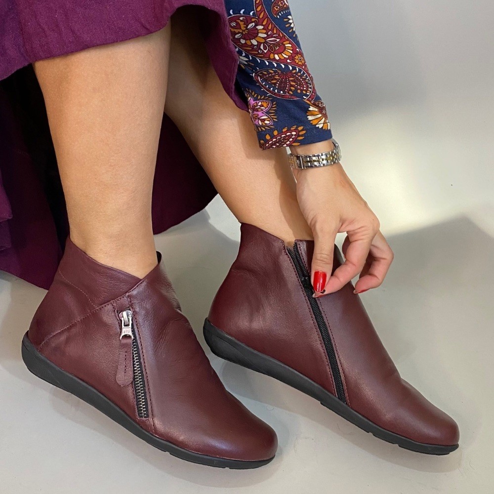 BOTA AYE-AYE DOIS ZíPERES VINHO FEMININA
