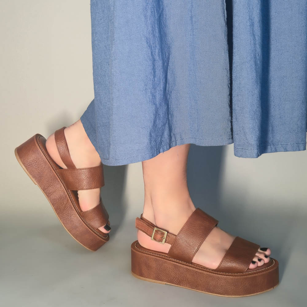 SANDÁLIA FLATFORM PELE NATURAL DUAS TIRAS CARAMELO FEMININA
