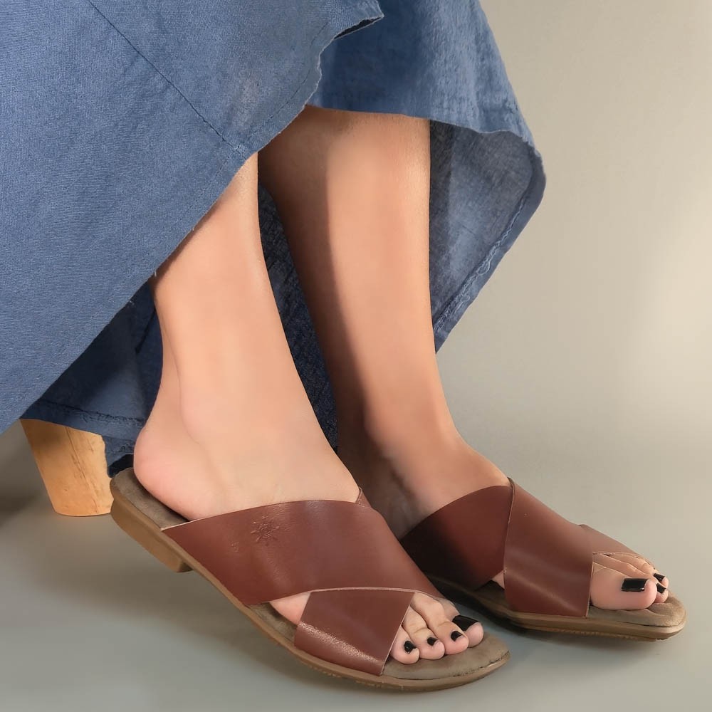 SANDÁLIA RASTEIRA AYE-AYE CRUZADA CARAMELO FEMININA