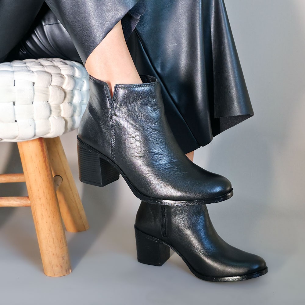 BOTA BALATORE FENDA PRETA FEMININA